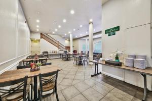 Restaurace v ubytování Forest Suites Resort at the Heavenly Village