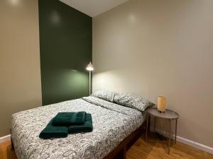 Ένα ή περισσότερα κρεβάτια σε δωμάτιο στο Discover the Comfort of Columbia University Area-3