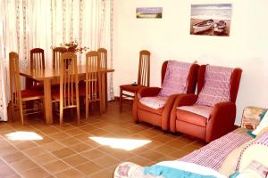 Fotografia z galérie ubytovania Welcoming House in Islantilla, Pool and Garden View. v destinácii Islantilla