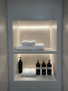 a shelf with three bottles of soap and towels at Lucky Jili in Chengdu +15 photos