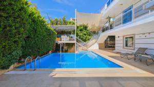 Bazén v ubytování Kalkan 5 Bedroom Villa - 1092 nebo v jeho okolí