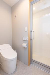 Koupelna v ubytování Rinrei terrace 一棟貸切 シングルルーム6部屋 各部屋トイレ シャワー付