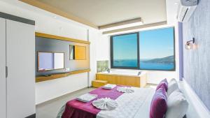 Postel nebo postele na pokoji v ubytování Kalkan 3 Bedroom Villa 9937 + 37 fotografií