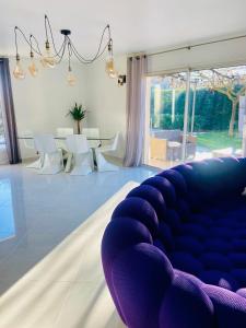 Ένα ή περισσότερα κρεβάτια σε δωμάτιο στο Propriété luxueuse avec piscine chauffée