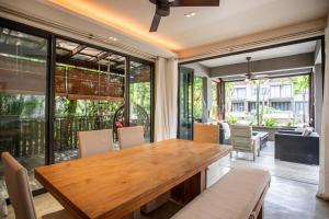 O zonă de relaxare la Rising Sun - Stylish & Comfortable Marina Duplex
