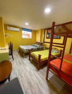 Postel nebo postele na pokoji v ubytování Hostal Bambumar