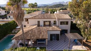 an aerial view of a house with a swimming pool at Beach House Llenaire in El Port
