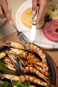 Makanan di atau berdekatan resort