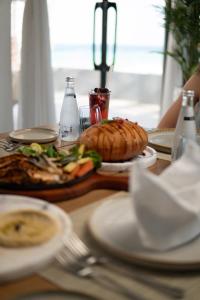 Makanan di atau berdekatan resort