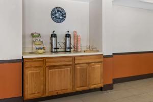 Econo Lodge Manistee的酒水