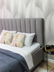 Giường trong phòng chung tại 2- х комнатные апартаменты люкс с шикарным видом на озеро