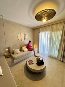 Posezení v ubytování Pefki Luxury Suites