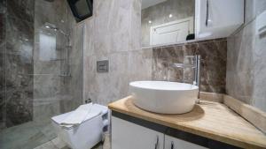 Koupelna v ubytování Kalkan 1 Bedroom Villa 1151 + 35 fotografií