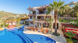 Bazén v ubytování Kalkan 4 Bedroom Luxury Villa 1210 nebo v jeho okolí