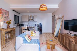 Kuchyň nebo kuchyňský kout v ubytování Elite One Bedroom Apartment,Swimming pool, gym, workspace ,Wonderiss Homes close proximity to GTC, JW Mariott and Kempinski