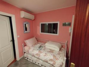 Łóżko lub łóżka w pokoju w obiekcie Apartamentos Málaga Centro Hernán Ruiz de 4 a 8 Personas