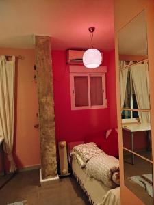Łóżko lub łóżka w pokoju w obiekcie Apartamentos Málaga Centro Hernán Ruiz de 4 a 8 Personas