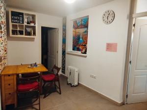 Zdjęcie z galerii obiektu Apartamentos Málaga Centro Hernán Ruiz de 4 a 8 Personas w Maladze