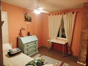 Łóżko lub łóżka w pokoju w obiekcie Apartamentos Málaga Centro Hernán Ruiz de 4 a 8 Personas