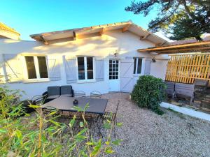 Fotografia z galérie ubytovania CANNES - PETIT JUAS, CHARMANTE VILLA AU CALME, TOUT CONFORT v Cannes
