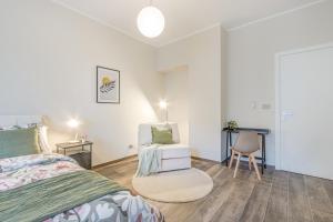 A bed or beds in a room at Appartamenti Vista Mole, Centro a 15 min - Luxury Suites & fast WiFi