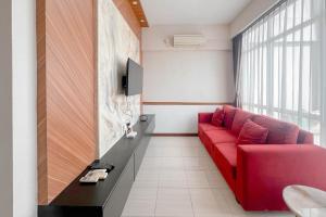 Μια τηλεόραση ή/και κέντρο ψυχαγωγίας στο Best Price and Good Location 1BR at Bale Hinggil Apartment By Travelio