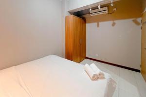 Ένα ή περισσότερα κρεβάτια σε δωμάτιο στο Best Price and Good Location 1BR at Bale Hinggil Apartment By Travelio