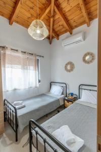 Katil atau katil-katil dalam bilik di Ampeli Villa