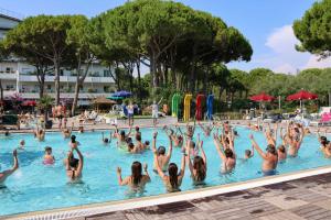 Bazén v ubytování Il Tridente Camping Village nebo v jeho okolí + 28 fotografií