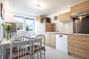 Η κουζίνα ή μικρή κουζίνα στο T2 avec jardin 1,2km de la plage +16 φωτογραφίες