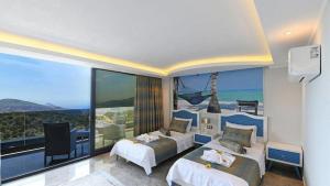 Postel nebo postele na pokoji v ubytování Kalkan 3 Bedroom Villa 1656 + 37 fotografií
