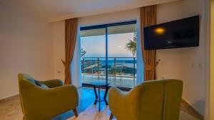 TV a/nebo společenská místnost v ubytování Kalkan 5 Bedroom Villa 1684