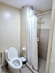 Phòng tắm tại Avida Tower Studio unit by PHI Rentals