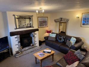 a living room with a couch and a fireplace at Stunning cottage - 3 Bedrooms & 3 Bathrooms in Bakewell