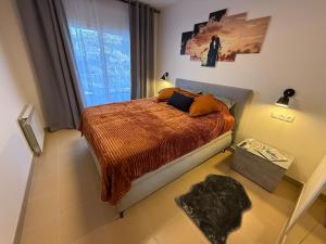 une chambre avec un lit et une grande fenêtre dans l'établissement Lloret de Mar Coastal Retreat Just Steps from the Beach, à Lloret de Mar 49 autres photos