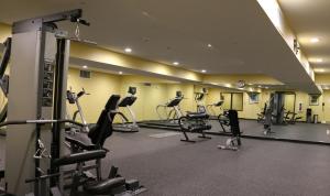 Fitness centrum a/nebo fitness zařízení v ubytování Astoria Hotel & Event Center