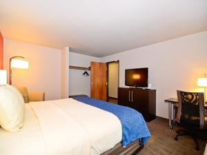 Postel nebo postele na pokoji v ubytování Astoria Hotel & Event Center