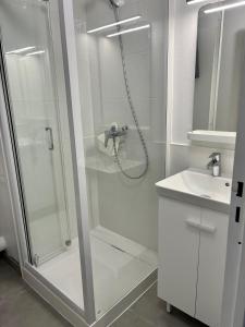Salle de bains dans l'établissement Studio vue mer-port Arcachon
