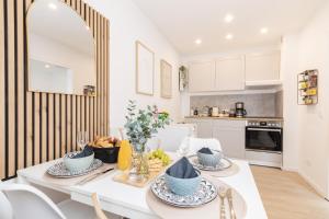 a kitchen with a table with two plates of food at Goldheidis in Düsseldorf