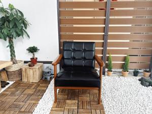 Posezení v ubytování Lili House -- Serene Japanese Garden Villa,4 min to station,3 bedrooms,8people ok