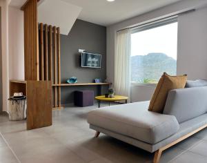 TV a/nebo společenská místnost v ubytování Sea View Luxury Apartments