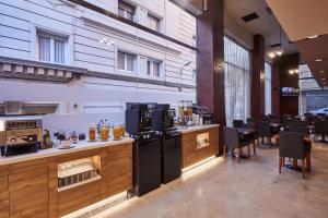 A kitchen or kitchenette at Silken Sant Gervasi