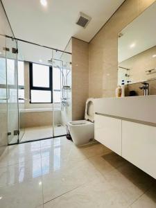 a bathroom with a shower and a sink and a toilet at Vincom Plaza Vinhomes Sky Lake Phạm Hùng Mỹ Đình in Hanoi