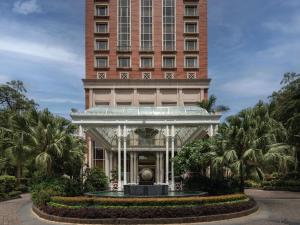 ムンバイにあるITC Grand Central, a Luxury Collection Hotel, Mumbaiの噴水のある建物