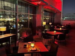 Restaurace v ubytování Novotel Muscat Airport