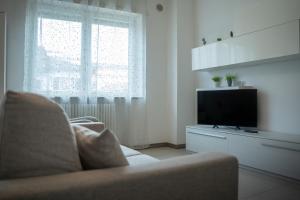 TV a/nebo společenská místnost v ubytování Lugaro Guest House