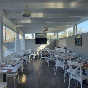 TV a/nebo společenská místnost v ubytování Hotel Le Pinede Relax