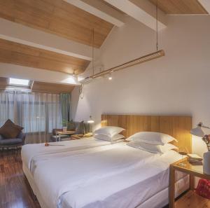 Postel nebo postele na pokoji v ubytování Hangzhou Shange Hotel