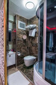 Et badeværelse på AG Hotel & Residence Şişli + 14 billeder