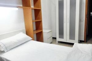 Posteľ alebo postele v izbe v ubytovaní Comfortable house near Esparreguera with city view